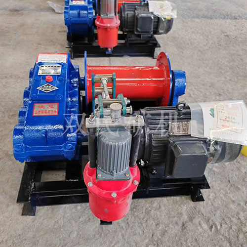 卷揚機，也叫絞車