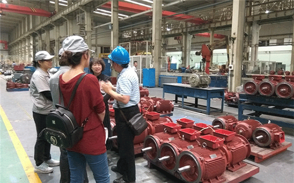 西安重型機械研究所（西安西重所）潘總一行蒞臨西瑪電機集團考察合作。